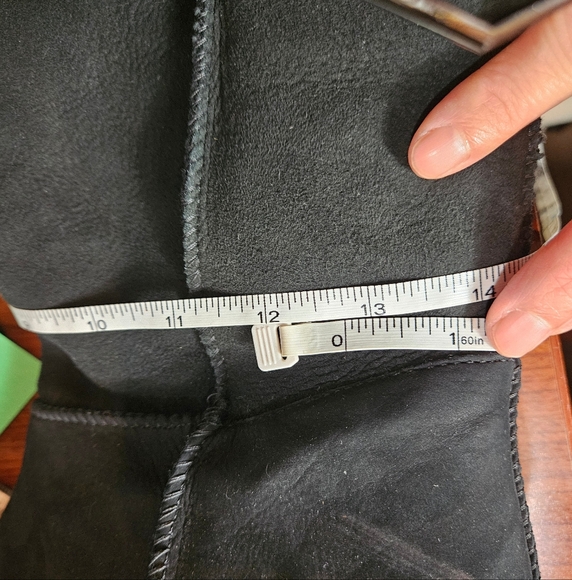 UGG AUSTRALIA JOSLYN 1941 SIZE US 8.5 BLACK SHEEPSKIN PLATFORM WEDGE BOOTS - Picture 10 of 11